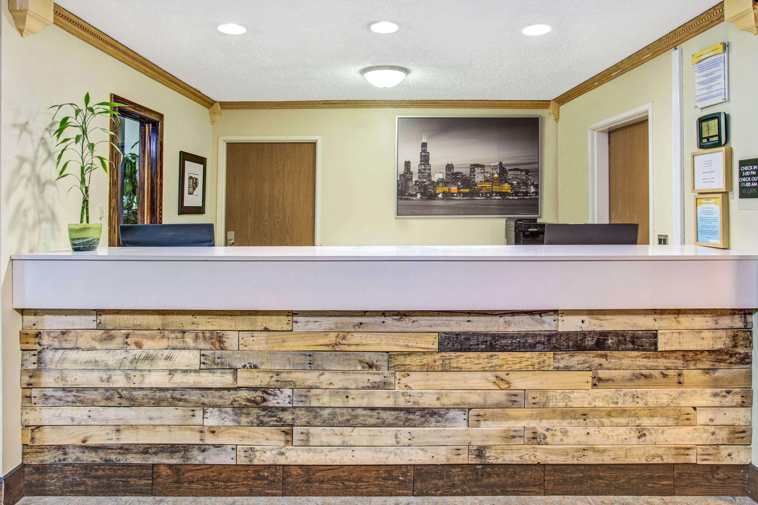 Hotel Days By Wyndham Great Lakes Naval Base