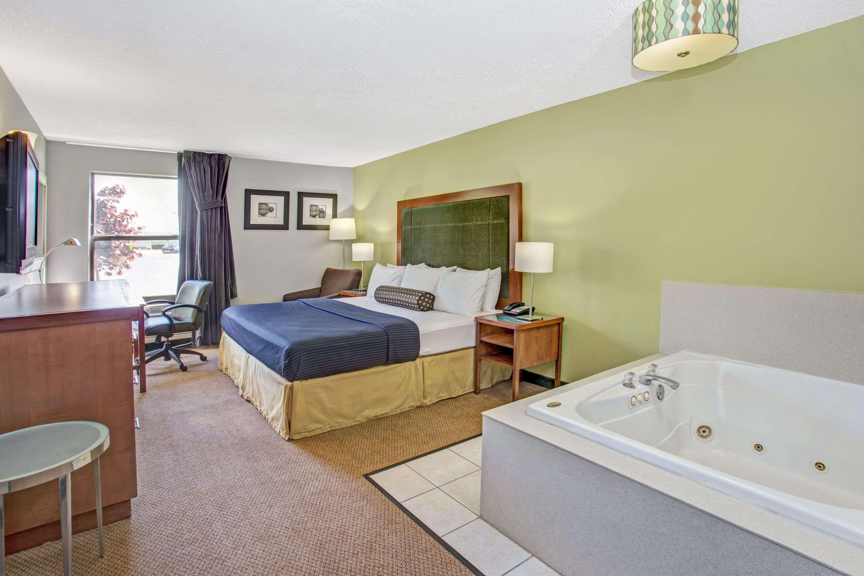 Days By Wyndham Great Lakes Naval Base North Chicago
