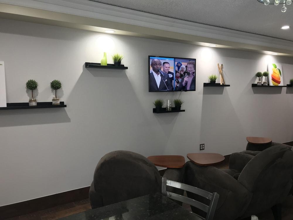 Days By Wyndham Great Lakes Naval Base Hotel