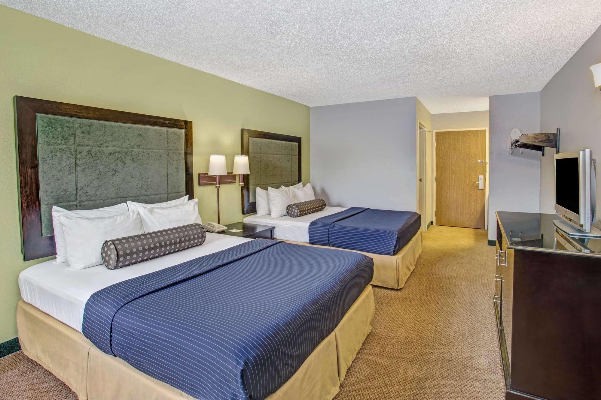 Days By Wyndham Great Lakes Naval Base Hotel