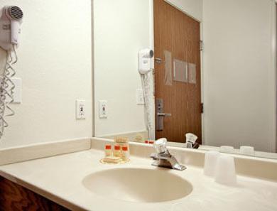 Days By Wyndham Great Lakes Naval Base Hotel