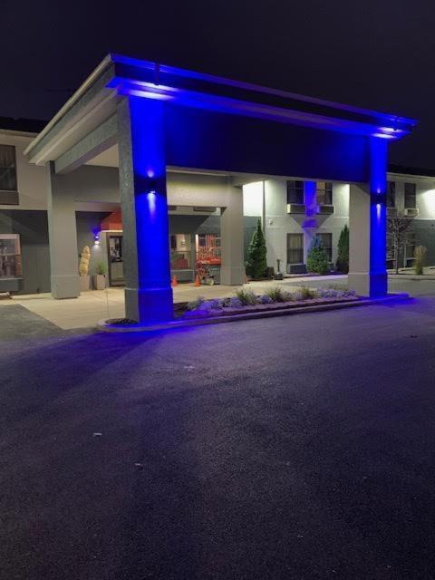 Hotel Days By Wyndham Great Lakes Naval Base *