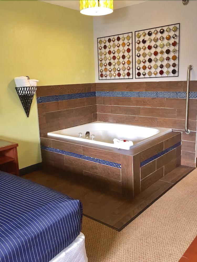 Days By Wyndham Great Lakes Naval Base Hotel *
