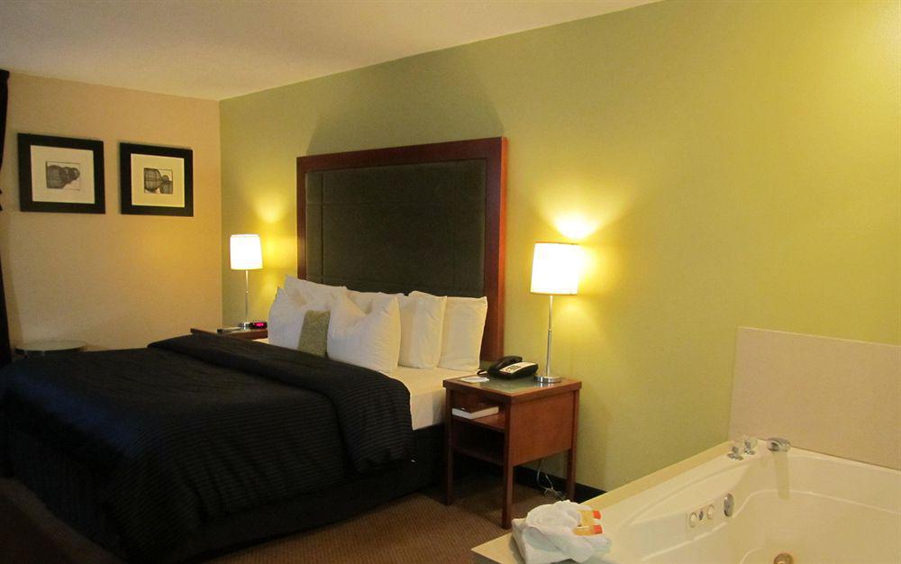 Days By Wyndham Great Lakes Naval Base Hotel *